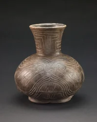 Kar med inngraverte motiver, ca. 1400–1600 (keramikk)