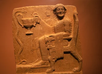 Stele med relieff som viser guddommer og slanger, fra Sparta, Hellas, gresk sivilisasjon